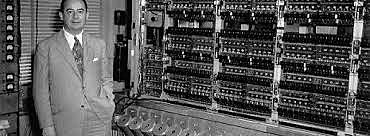 John Von Neumann crea la EDVAC