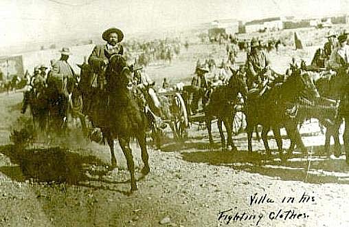 Pancho Villa invade Columbus, población fronteriza de Nuevo México.