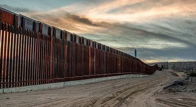 El presidente de E.U.A. amenaza con un muro que dividirá EEUU y México