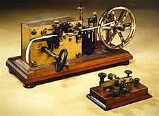 Morse crea el telégrafo.