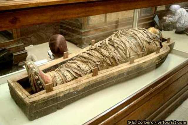 King Tut's tomb is discovered in Egypt