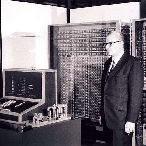 la primera computadora electromagnetica