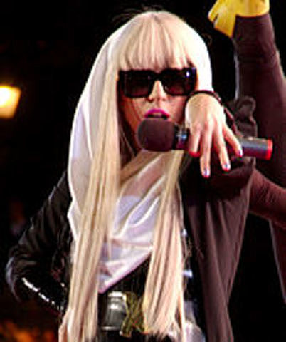 Lanzamiento de su primer vídeo "Just Dance"