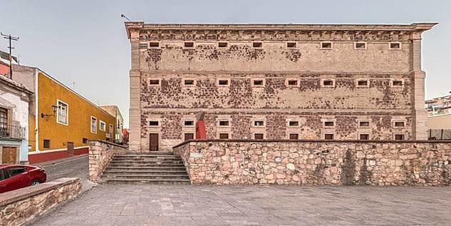 Asaltan la alhóndiga de Granaditas.