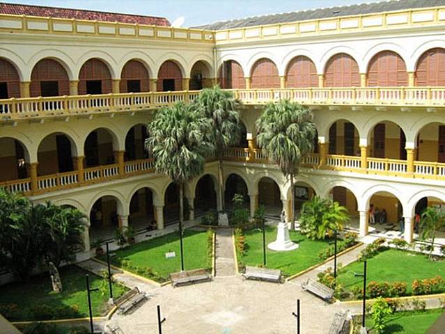 Nace la escuela de Jurisprudencia
