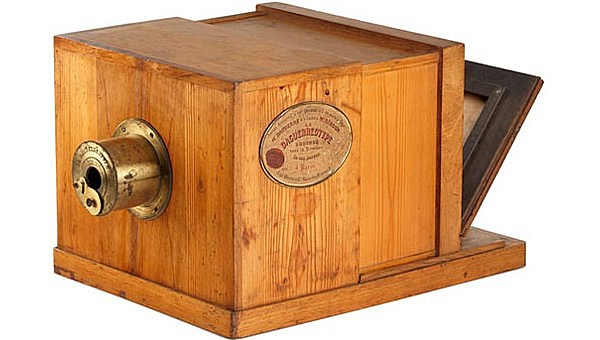 Pirmera camára comercial de la historia.