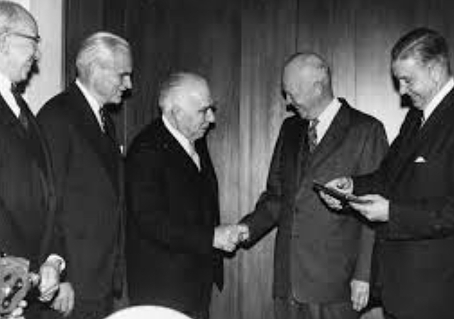 Bohr Receives Nobel Peace Prize