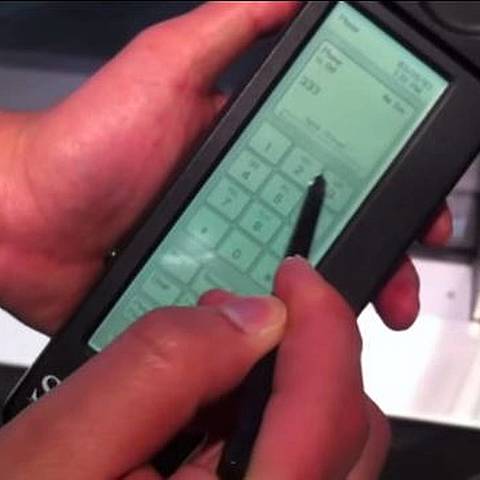 El primer celular táctil del mundo