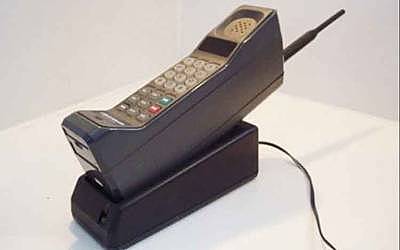 El teléfono móvil sale del auto gracias al DynaTAC