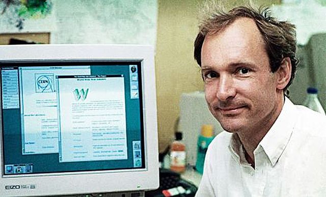 SE CREA LA PRIMERA PAGINA WEB