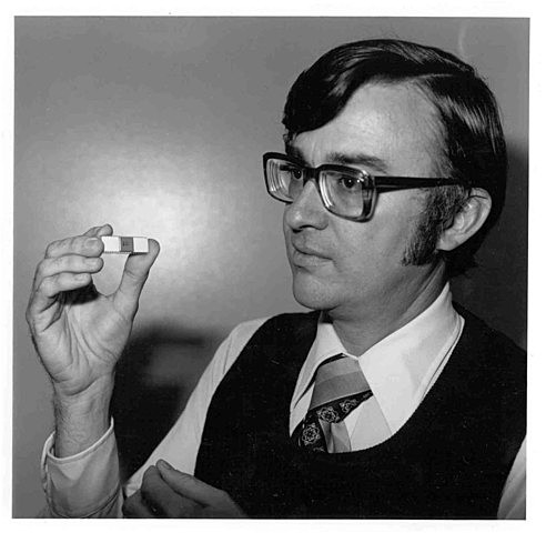 Cuarta Generación de las Computadoras y el invento de Tedd Hoff