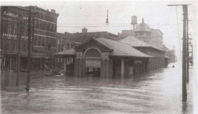 The city of Puducah in Kentucky River flood