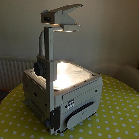 OVERHEAD PROJECTOR