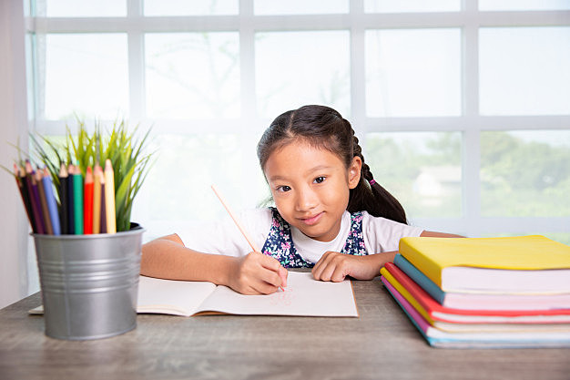 Elcy continuo la secundaria en el Colegio Fortunato en Solano. Yury: ingreso a la Normal Superior al Programa de Formación complementaria
