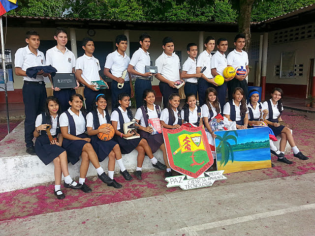 Yessica se graduó como Bachiller Académico en Colegio Cervantes de Morelia.