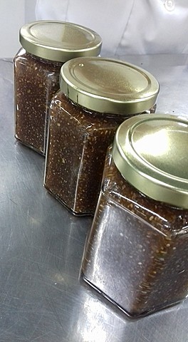 Nicolas Appert desarrolla tratamiento térmico en recipientes de vidrio herméticamente cerrados )