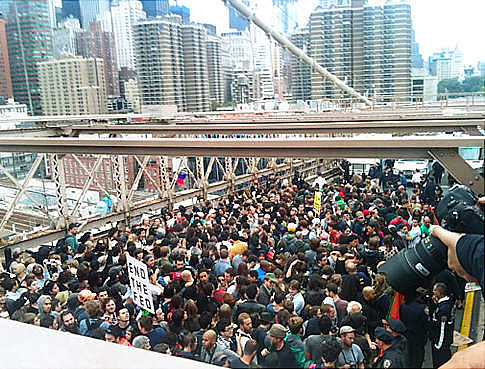 Ocupa Wall Street el puente de Brooklyn