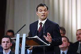 Orbán Viktor újra a párt élén