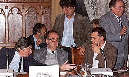 Ellenzéki Kerekasztal (EKA) megalakulása