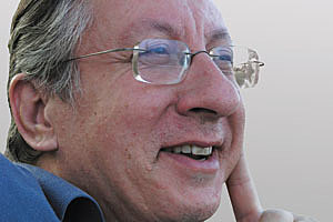 Milad Doueihi   (Desde una perspectiva humanista que reconoce las relaciones dinámicas entre cultura y tecnología, con las herramientas de la historia cultural)