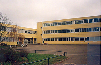 Entrée au collège de Poilly lez Gien