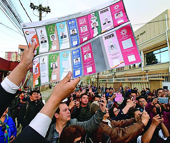 Hallan maletas y papeletas marcadas en La Paz y Potosí