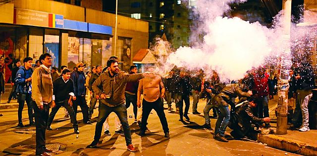 Queman TED de Potosí y Sucre; se desata ola de violencia en 9 regiones