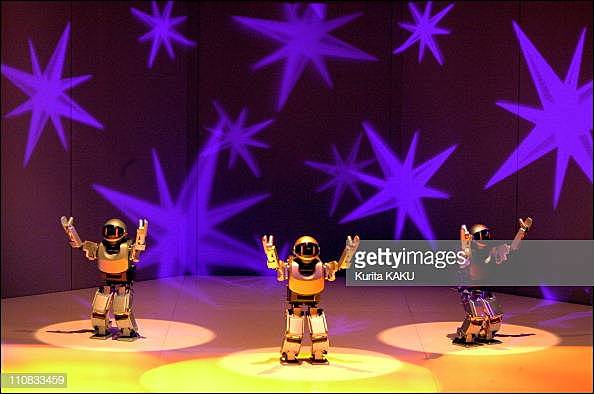 Sony presenta "Robodex 2000" 2000