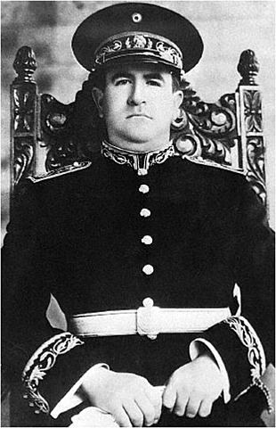 Cárdenas es relevado de la presidencia de la República por el general Manuel Ávila Camacho.