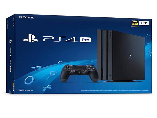 2013. PlayStation 4
