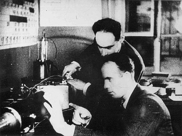 Открытие спонтанного деления ядра урана