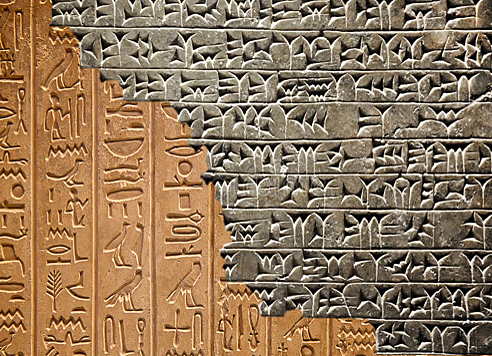 3.500 antes de Cristo:  la escritura cuneiforme y en Egipto la jeroglífica.