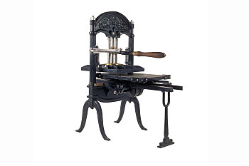 Se crea la primera prensa de hierro fundido