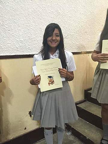 Entrega de reconocimientos en 2do de secundaria