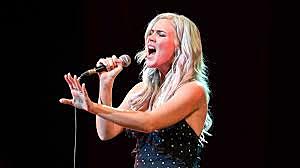 se convirtió en cantante.