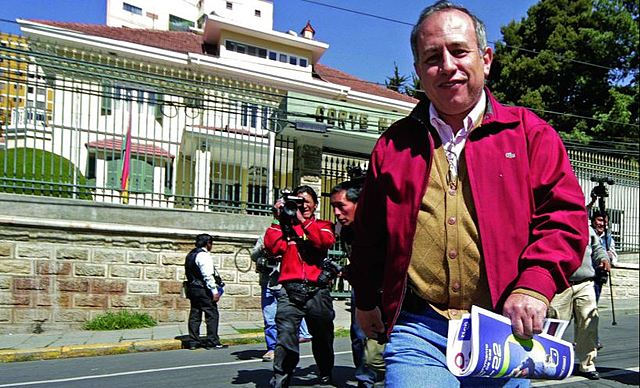 Costas renuncia por la “desatinada” decisión del TSE de suspender el TREP