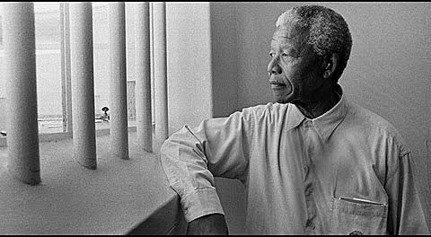 Mandela es encarcelado