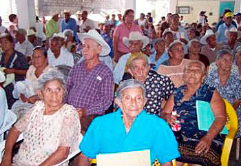 PRENDAS DE RECICLAJE PARA LOS ADULTOS MAYORES