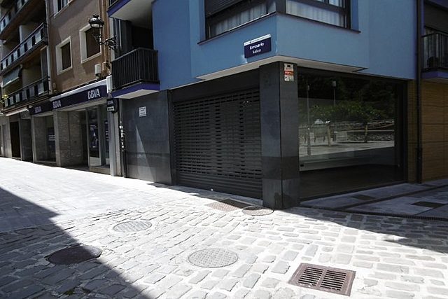 LOKALA BILATU ETA KONTRATUA EGIN