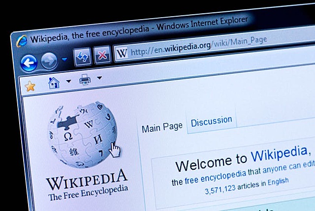 Se crea Wikipedia.