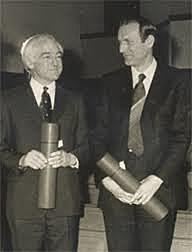 Vine & Mathews. Distribución anómala de bandas magnéticas a ambos lados de las D.O.