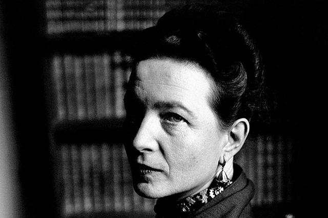 Nace Simone de Beauvoir