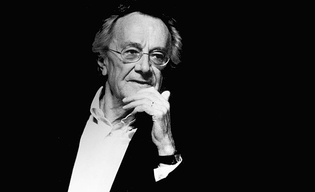 Nace Jean-François Lyotard.