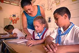 CLASIFICACIÓN Y UBICACIÓN DE LAS AULAS REGULARES 1992 - 1993