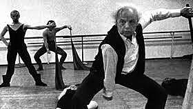 Jooss establishes a school in germany