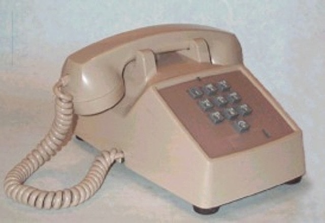 Lanzamiento del primer teléfono de tonos.