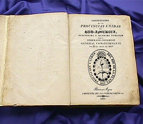 Promulgación de la primera Constitución Argentina.