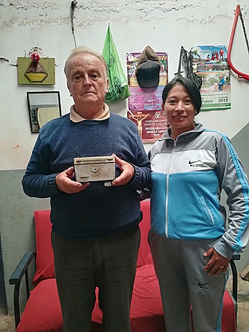 La Radio a pilas y los Arrieros como medios de comunicación. Hace su aparición la radio de una banda que funcionaba a base de pilas, aproximadamente hace 65 años. La información la transmitían de las emisoras: "La voz de los Andes", "Caracol", "Saracay"