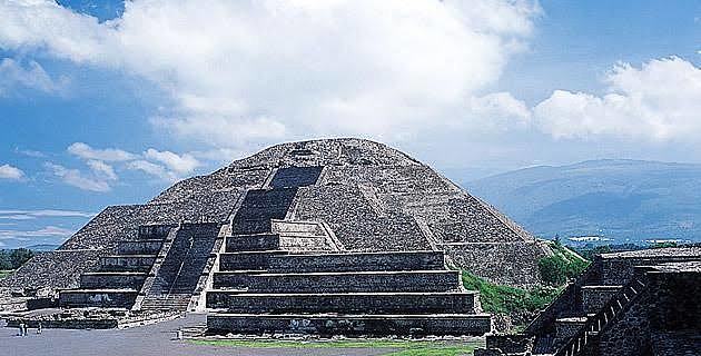 Pyramid of the moon (Teotihuacans)