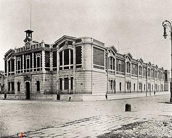 Escuela de comercio y administración